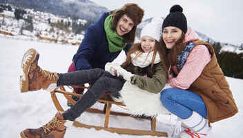 Коттеджный поселок актеры на роль родителей (Папа и Мама) 30-40