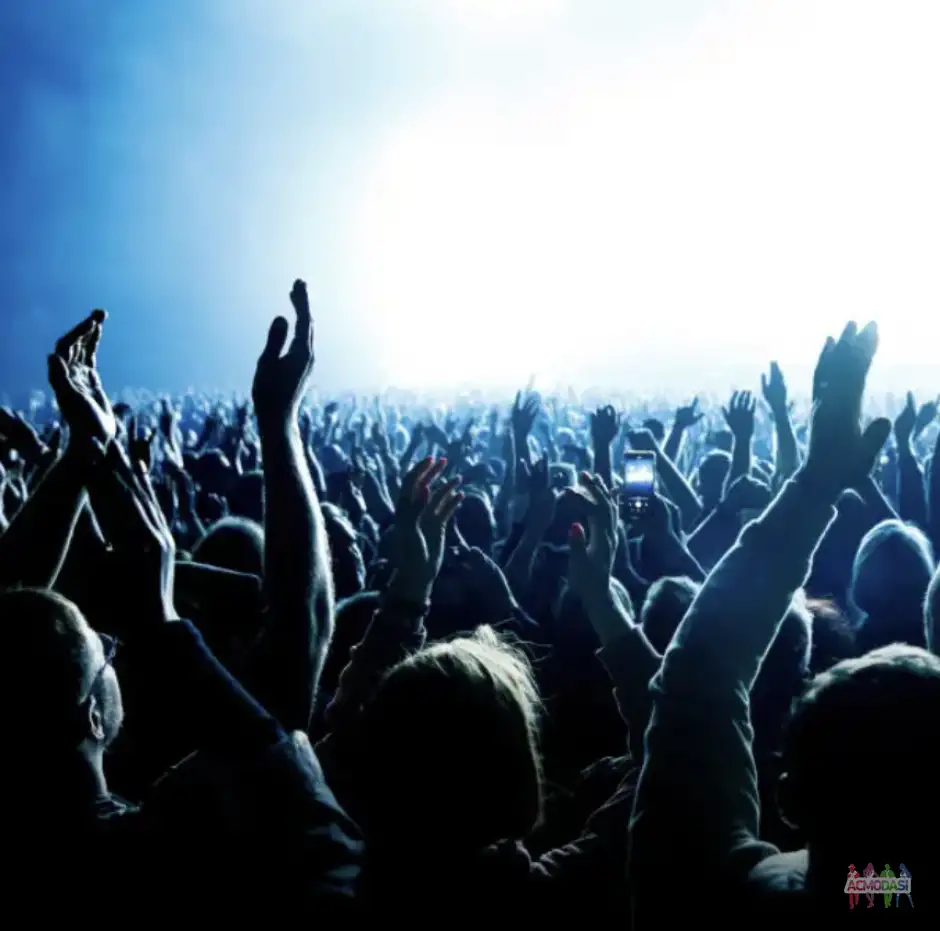 Нужна певица на разогрев перед концертом