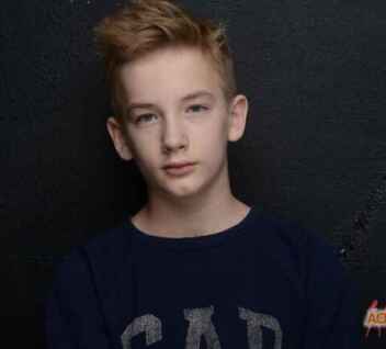 Главная роль для студенческого кино Шапка Санты