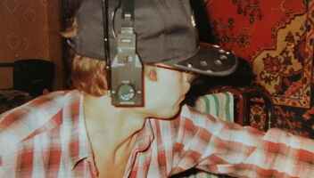 Главная роль юноши в псевдо-документальном фильме