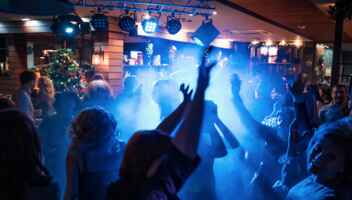 Массовка на сцену в клубе-лофте для молодежного веб-сериала &laquo;Френдзона&raquo;