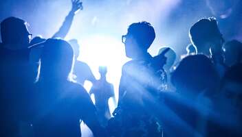 Массовка для студенческого сериала &laquo;Френдзона&raquo;, съемки в баре (2-ое сентября)