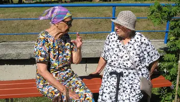 Женщины 55-70 лет в короткометражный фильм "Близнецы"