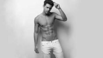 Парень-модель для тв-съемки