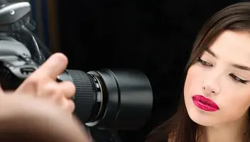 Нужна модель для проведения фотосъемки ювелирных изделий