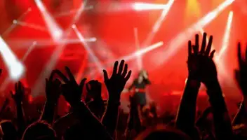 Зрители на новое крутое музыкальное шоу 9, 10 февраля.