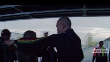 Участник потасовки в конкурсный ролик