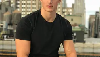 Роль сына на ТВ-шоу "Мировое соглашение", крепкий парень 22-28 лет