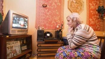 9 сентября - роль второго плана для пожилой актрисы - видеоклип группы Гриша Любит Грушу