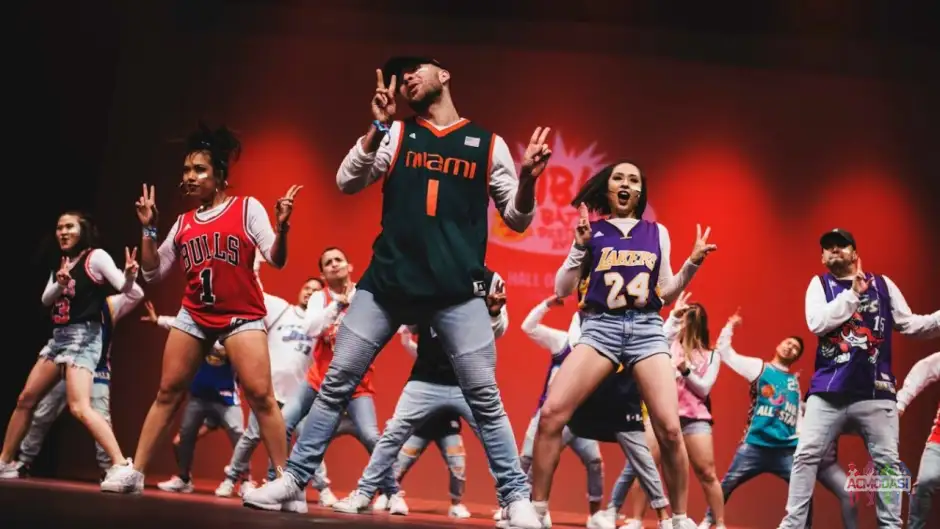 Ищем танцоров в музыкальный коллектив.