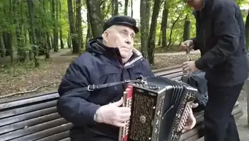 Роль: баянист