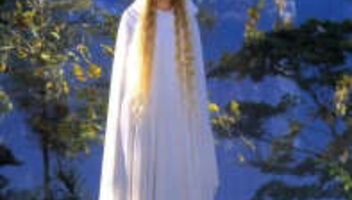 Девушка 18-23, роль Ангела.