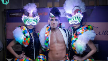 Танцовщица в Veden`ev Show