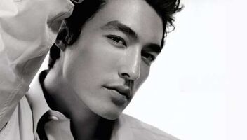 Мужчины азиатской внешности на рекламный ролик