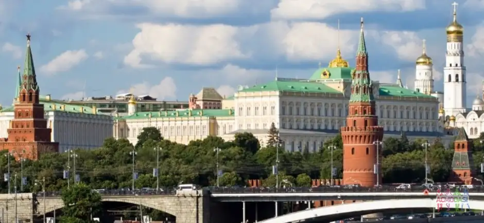 Для съёмок в рекламе для интернет-сервиса для размещения объявлений требуются актёры, не снимавшиеся у конкурентов