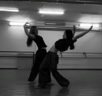 Пластичная девушка