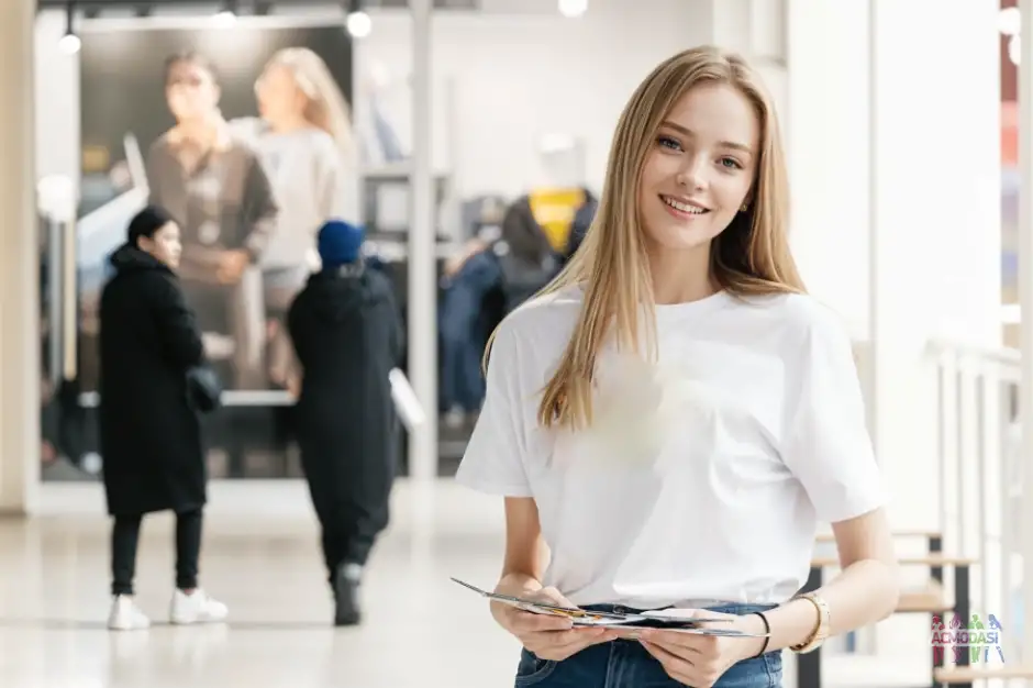 Питер. Ищем эффектную девушку для раздачи визиток!