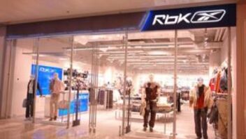 реклама одежды магазина reebok