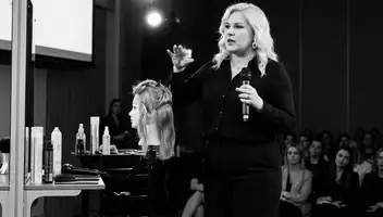 Промо-модель для образовательной видеосъемки