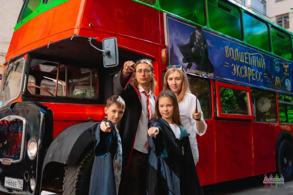 Актер-промоутер в Музей Гарри Поттера