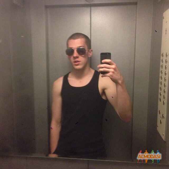 Артём   фото №656540. Загружено 21 Мая 2014