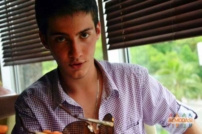 Михайлевский Артем Робертович фото №129649. Загружено 12 Января 2012