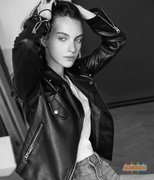 Елена  Коротич фото №1928403. Загружено 05 Июня 2025
