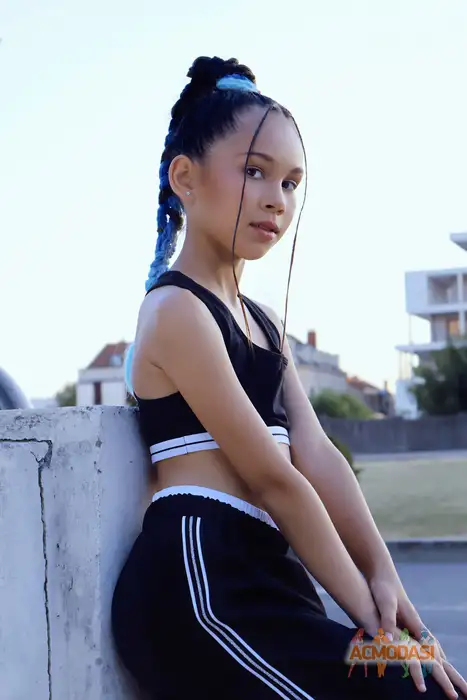 Nazeli   фото №1939429. Загружено 24 Октября 2025