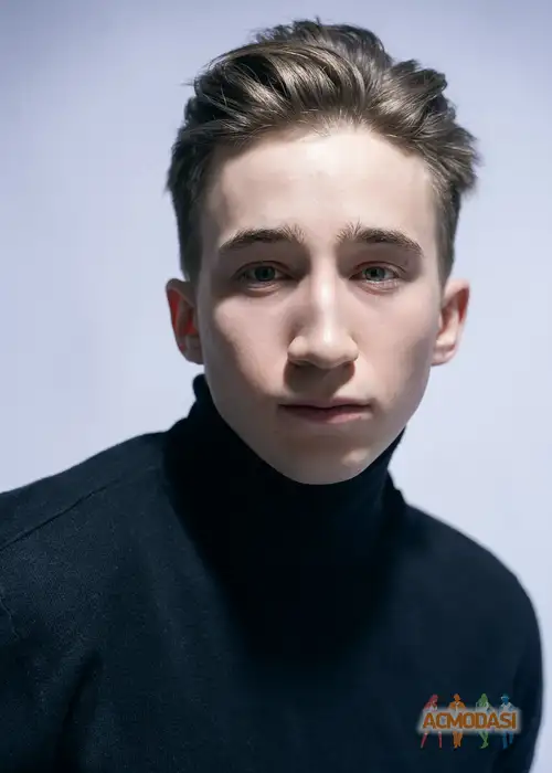 Глеб  Ефремов фото №1940403. Загружено 03 Ноября 2025