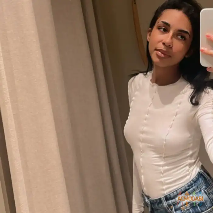 Карина   фото №1939795. Загружено 29 Октября 2025