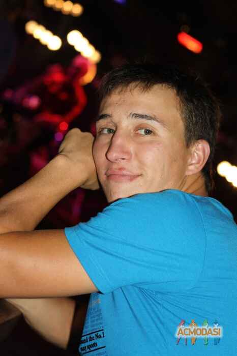 Виктор Викторович Ахадов фото №189036. Загружено 23 Апреля 2012