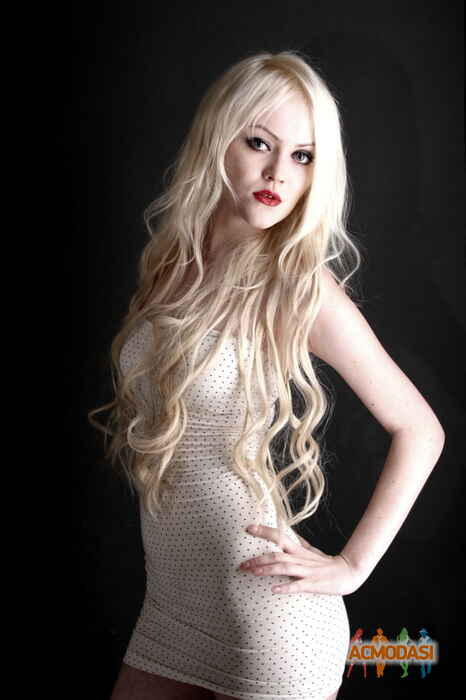 Регина  Гренуся фото №99103. Загружено 04 Ноября 2011