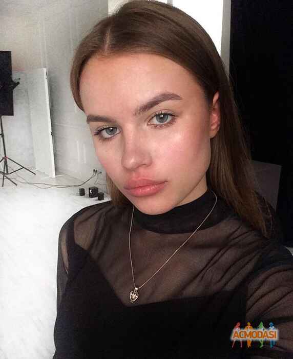 Будущая порно актриса начина именно так Будущая порно актриса начина именно так