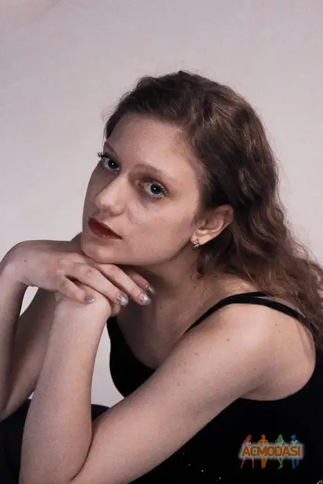 Полина  Строкова фото №1937972. Загружено 04 Октября 2025