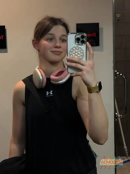 Valeriia  Dmytrenko фото №1937220. Загружено 24 Сентября 2025