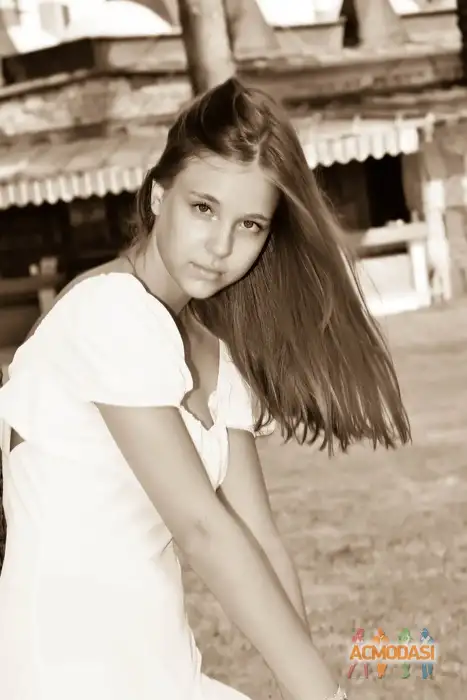 Арина   фото №1941764. Загружено 18 Ноября 2025