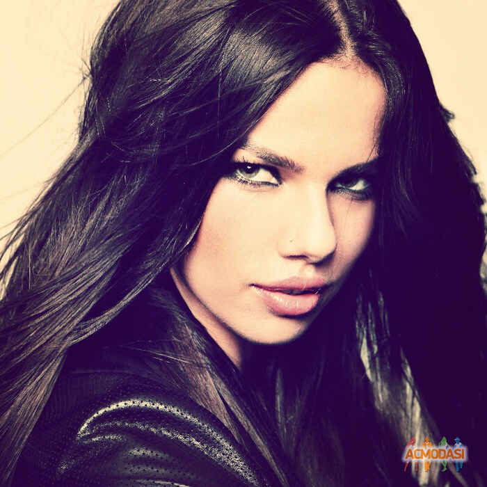 Lola   фото №585618. Загружено 31 Января 2014