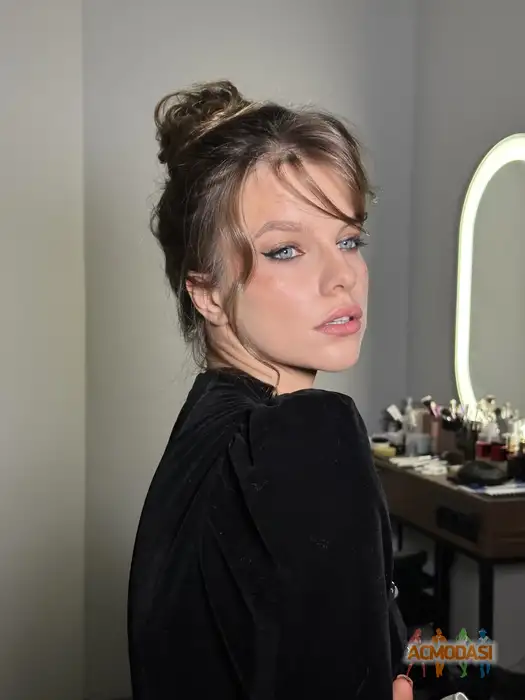 Tatiana   фото №1936767. Загружено 21 Сентября 2025