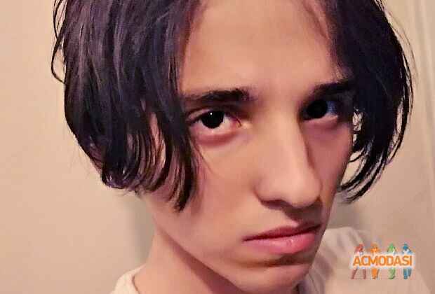 Slava Volk  Певец фото №1455089. Загружено 07 Мая 2019