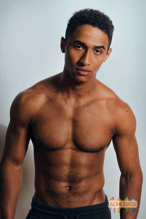 Виктор Даниель Сисей фото №1333521. Загружено 14 Июня 2018