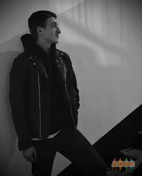 Артем  Филипский фото №1941935. Загружено 21 Ноября 2025