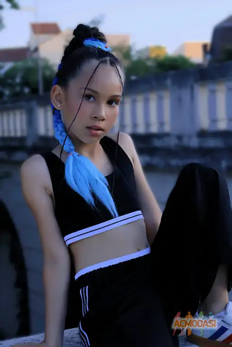 Nazeli   фото №1939430. Загружено 24 Октября 2025