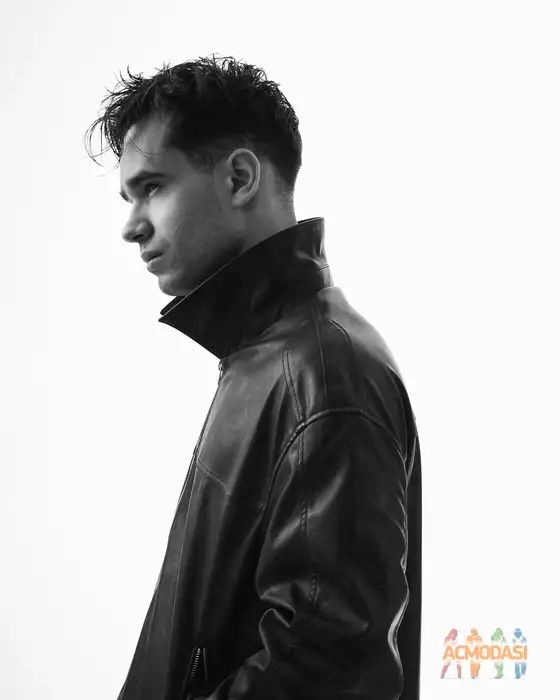 Максим  Богатырев фото №1939030. Загружено 18 Октября 2025