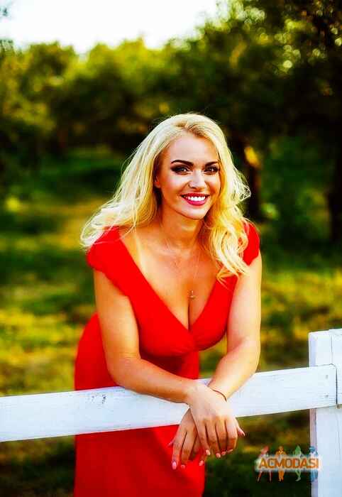 Aktrisa Yuliya Kolodyukning erotik fotosuratlari