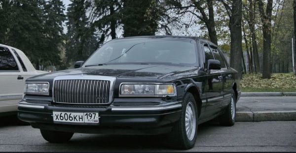 Фото Автомобиль Lincoln Town Car